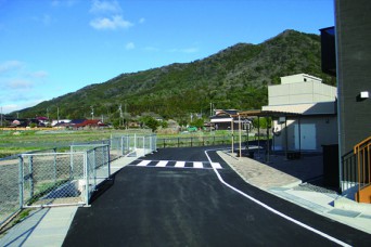 遊歩道と屋外菜園